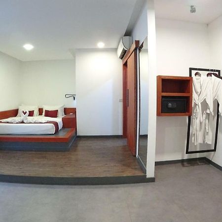 Hotel Records Phnom Penh Ngoại thất bức ảnh