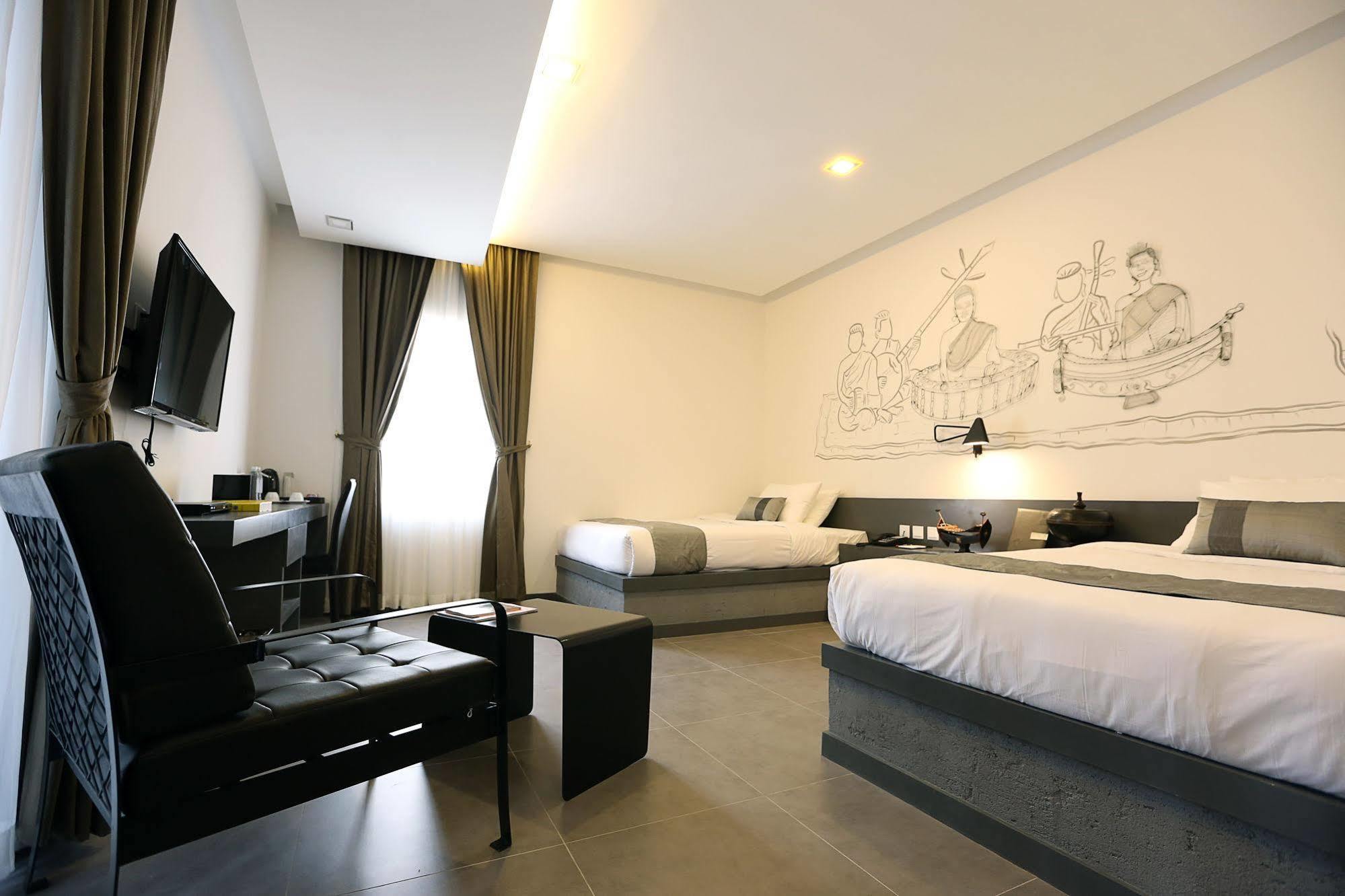 Hotel Records Phnom Penh Ngoại thất bức ảnh