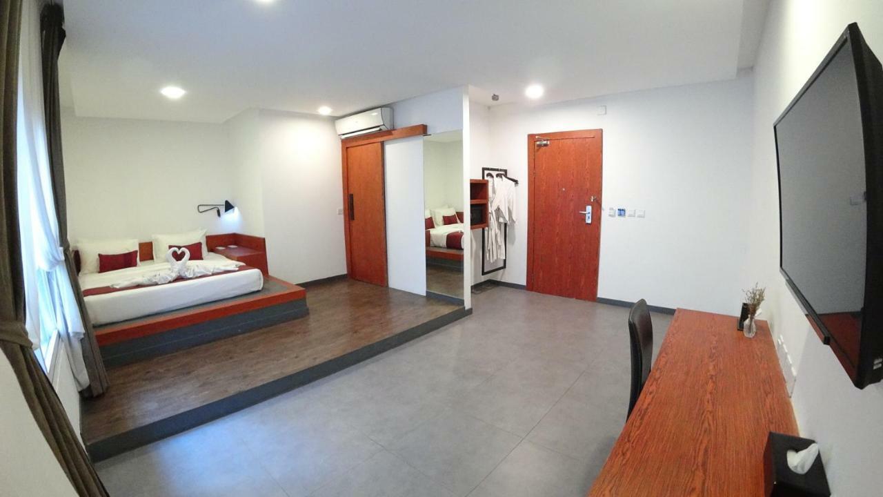 Hotel Records Phnom Penh Ngoại thất bức ảnh