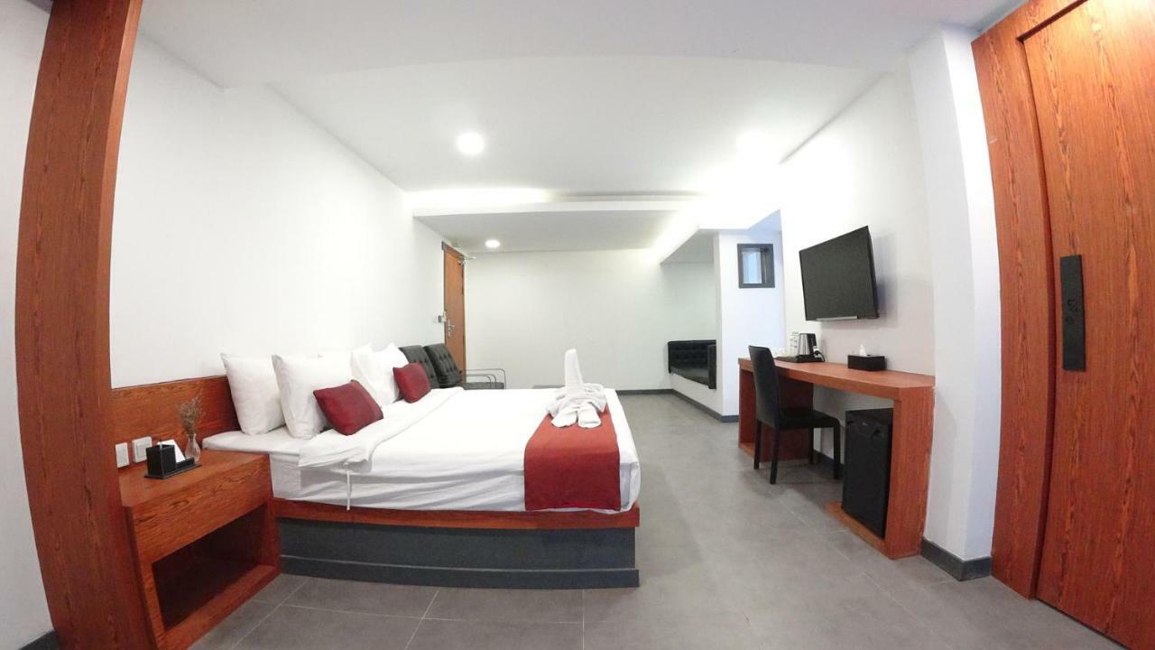 Hotel Records Phnom Penh Ngoại thất bức ảnh
