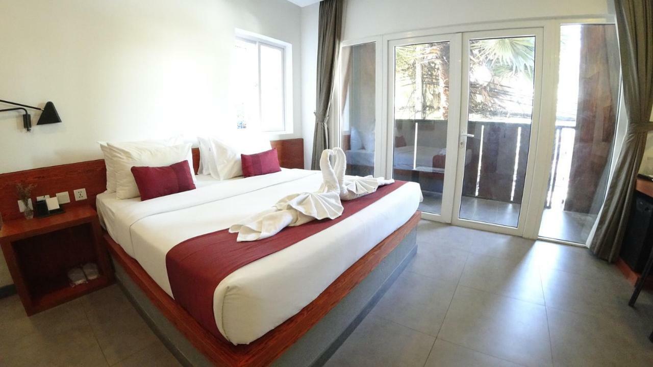 Hotel Records Phnom Penh Ngoại thất bức ảnh
