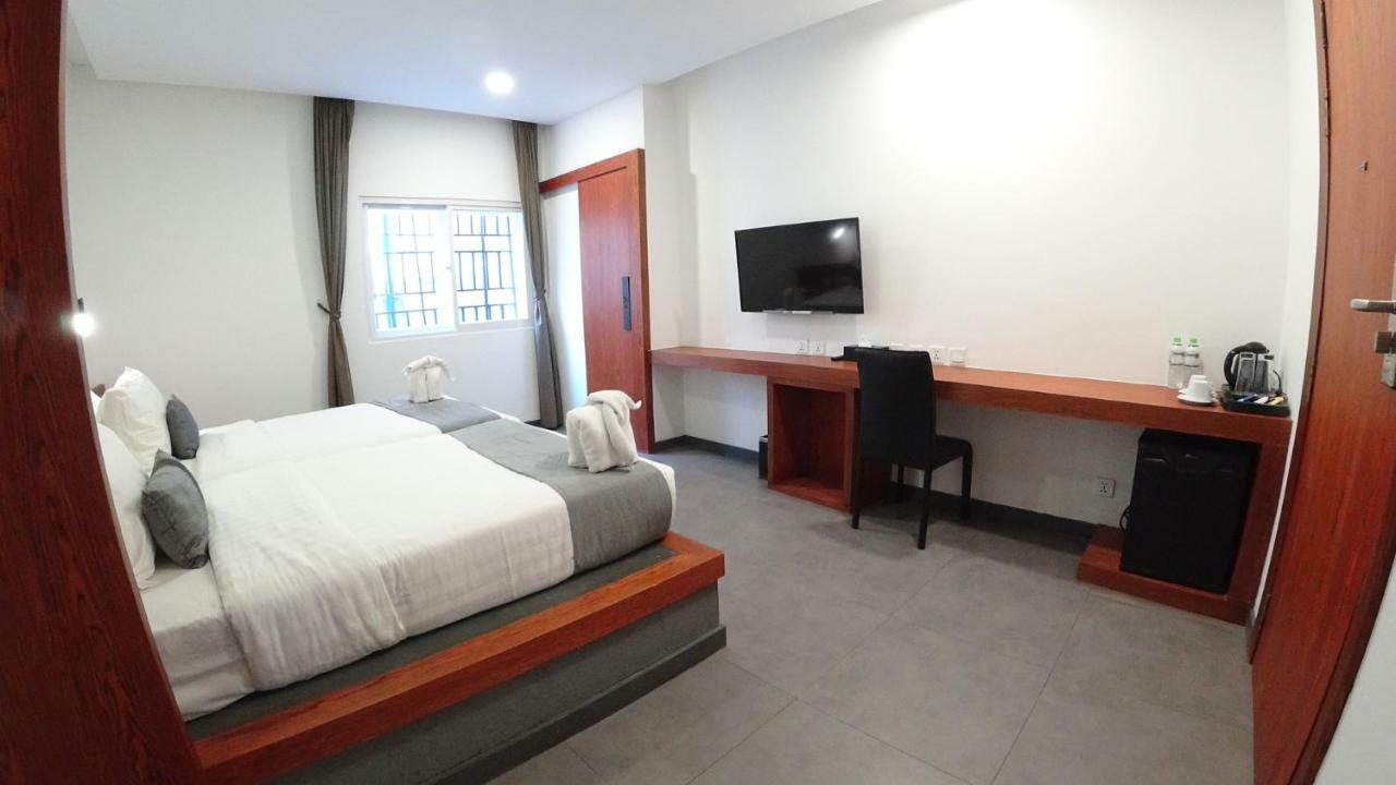 Hotel Records Phnom Penh Ngoại thất bức ảnh
