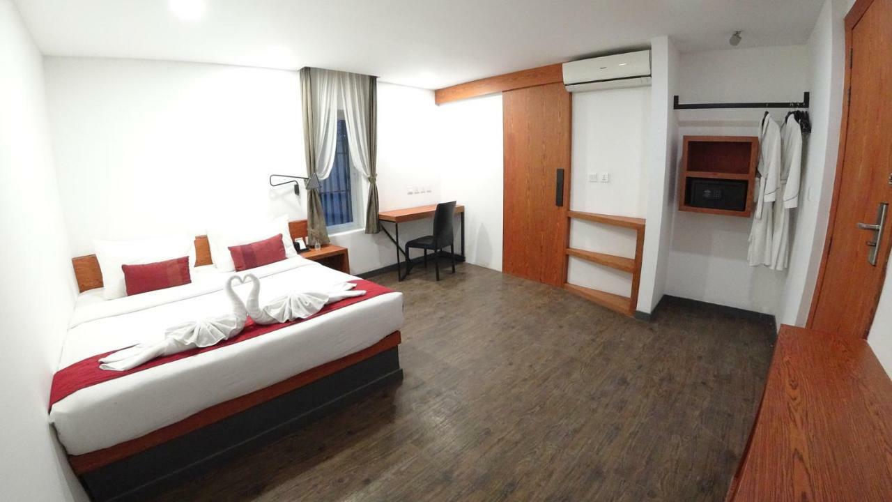 Hotel Records Phnom Penh Ngoại thất bức ảnh