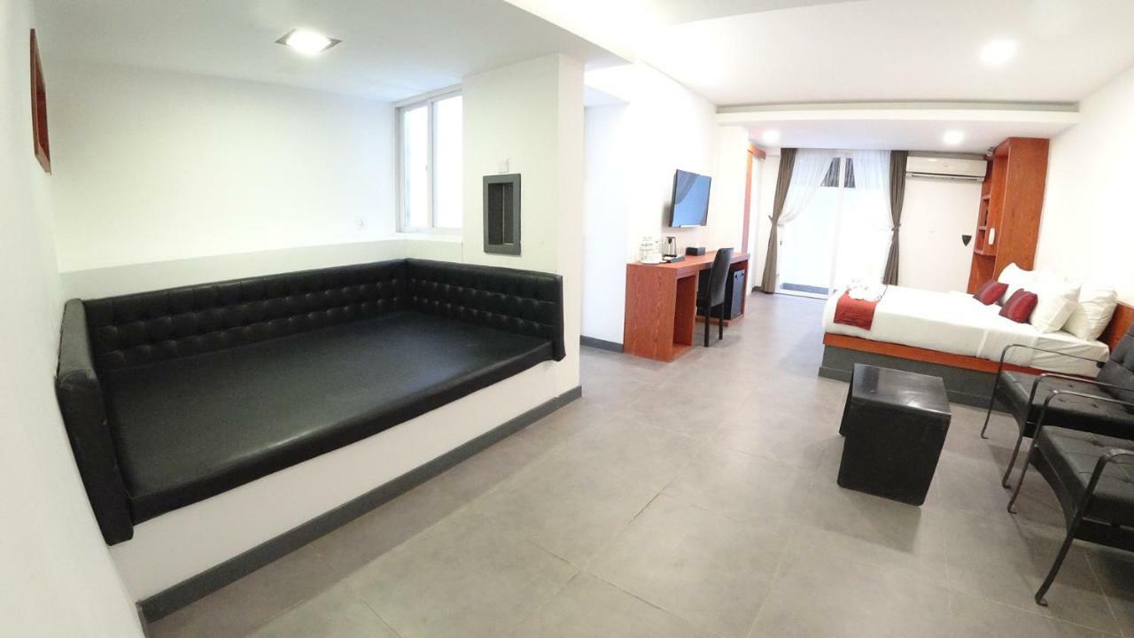 Hotel Records Phnom Penh Ngoại thất bức ảnh